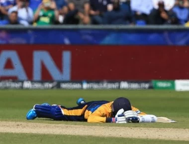 Πρωτοφανές: Σμήνος μελισσών επιτέθηκε στους αθλητές του παγκοσμίου κυπέλλου Κρίκετ (βίντεο)